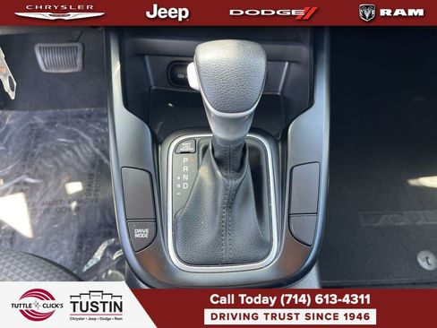 Used 2025 Kia Soul LX w/ LX Technology Package FWD image 20