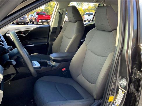 Used 2022 Toyota RAV4 LE image 22