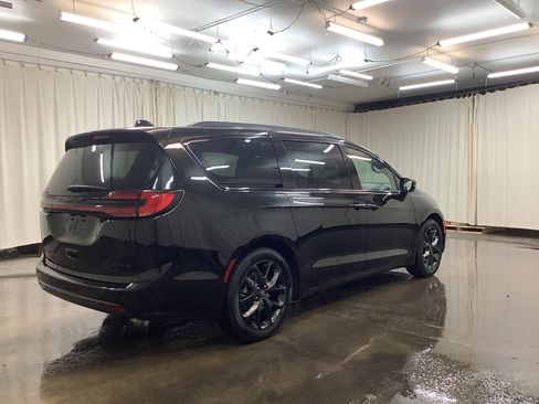 New 2026 Chrysler Pacifica Limited w/ S Appearance Package image 6