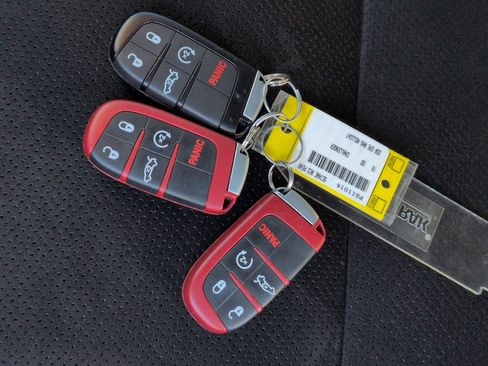 Used 2019 Dodge Challenger SRT Hellcat Redeye image 33