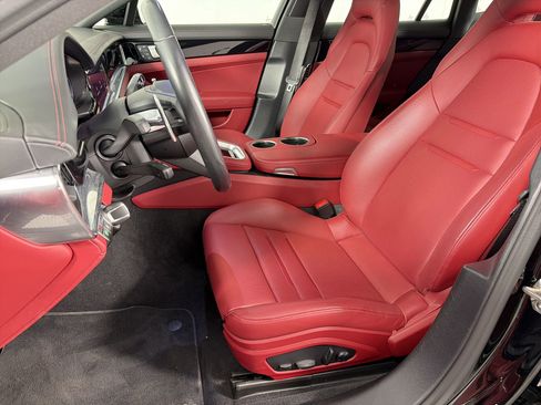 Certified 2023 Porsche Panamera image 5