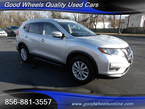 Used 2018 Nissan Rogue SV w/ Sun & Sound Touring Package image 3