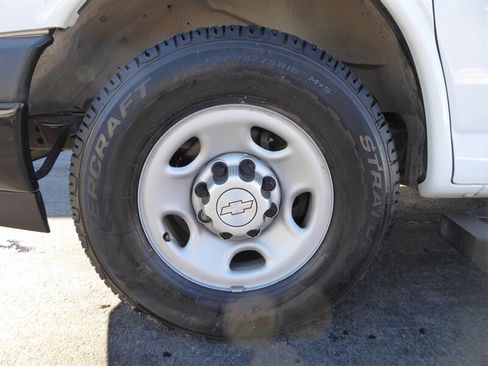 Used 2017 Chevrolet Express 2500 LS image 28