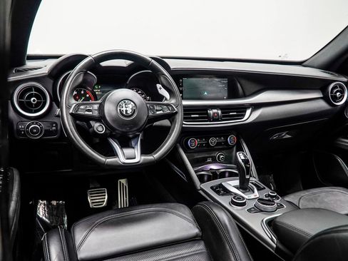 Used 2023 Alfa Romeo Stelvio Veloce image 16