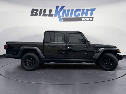 Used 2022 Jeep Gladiator Sport AWD/4WD image 6