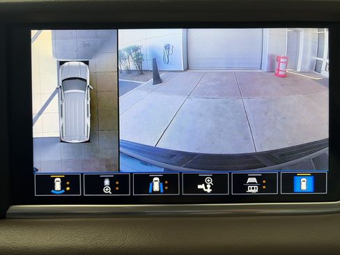 Used 2021 GMC Yukon XL Denali AWD/4WD image 25