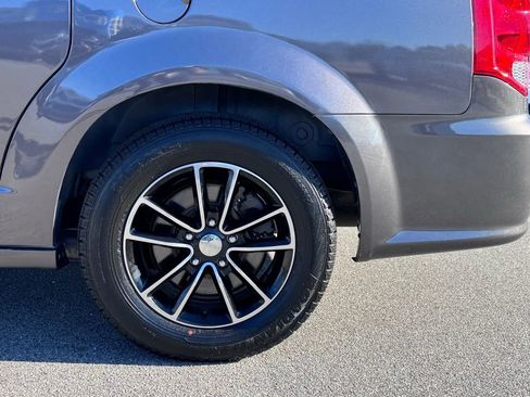 Used 2019 Dodge Grand Caravan SE image 32