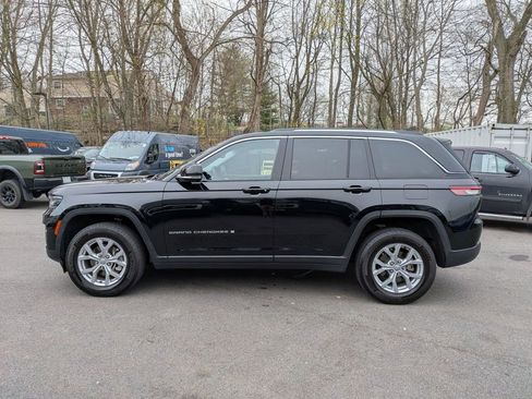 Used 2024 Jeep Grand Cherokee Limited AWD/4WD image 9