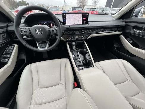 Used 2025 Honda Accord Touring image 2