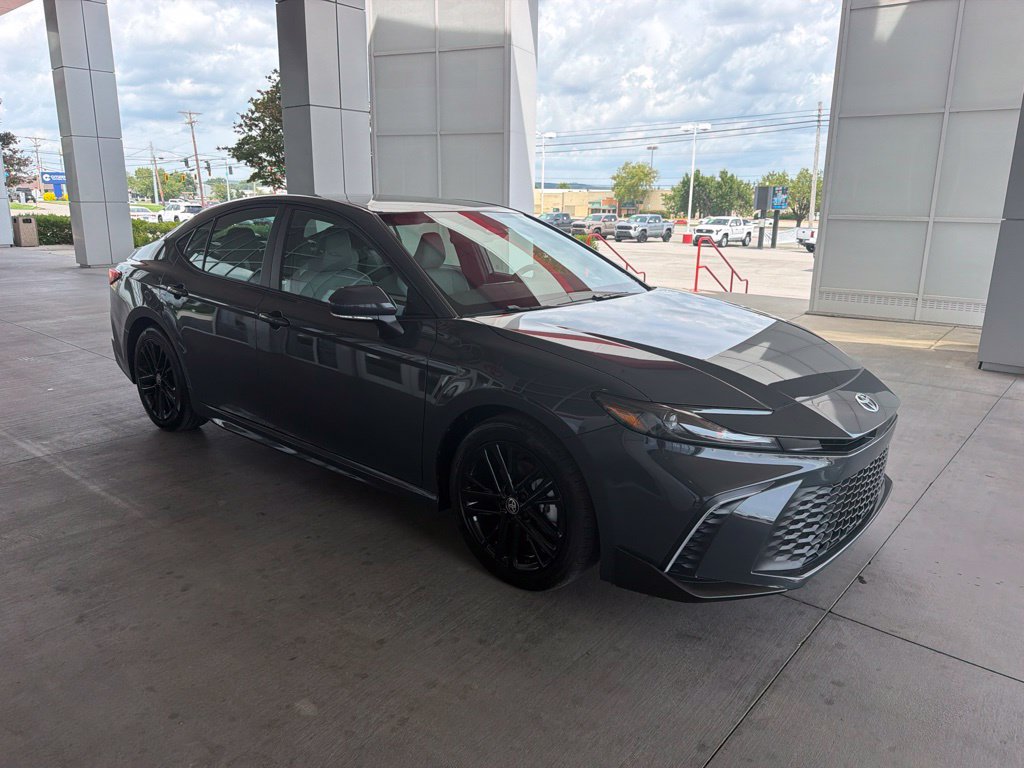 Used 2026 Toyota Camry SE FWD image 13