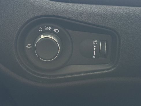 Used 2023 Jeep Renegade Latitude image 31