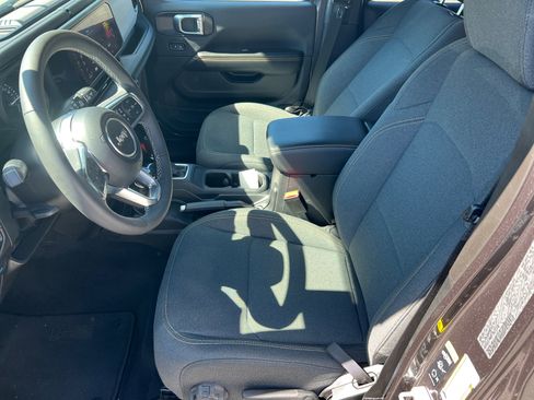 Used 2025 Jeep Wrangler Unlimited Sahara w/ Safety Group AWD/4WD image 10