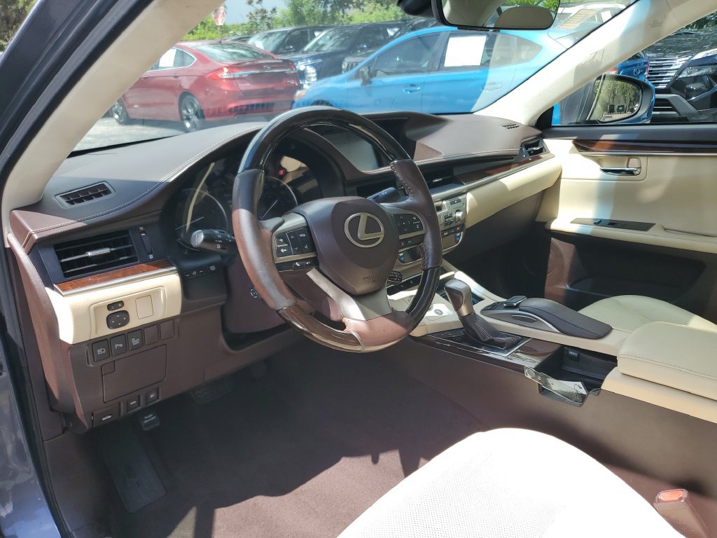 Used 2017 Lexus ES 350 w/ Luxury Package FWD image 22