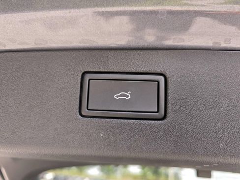 New 2025 Volkswagen Tiguan SE image 27