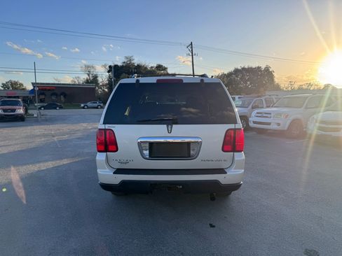 Used 2005 Lincoln Navigator 2WD image 6