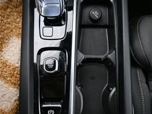 Used 2023 Volvo XC60 B5 Ultimate w/ Climate Package image 11