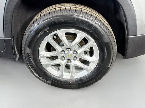 Used 2023 Chevrolet Traverse LS image 37