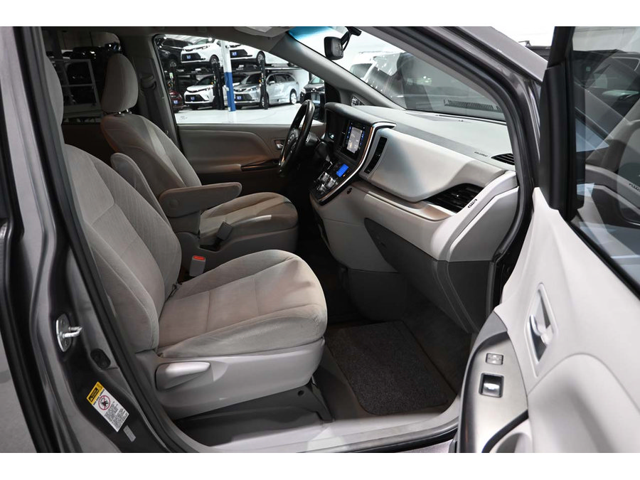 Used 2017 Toyota Sienna LE FWD image 15