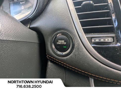 Used 2021 Chevrolet Trax LT w/ Premium Seat Package AWD/4WD image 15