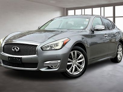 Used 2018 INFINITI Q70 Luxe w/ Cargo Package