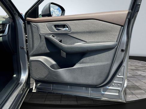 Used 2023 Nissan Rogue SV image 23