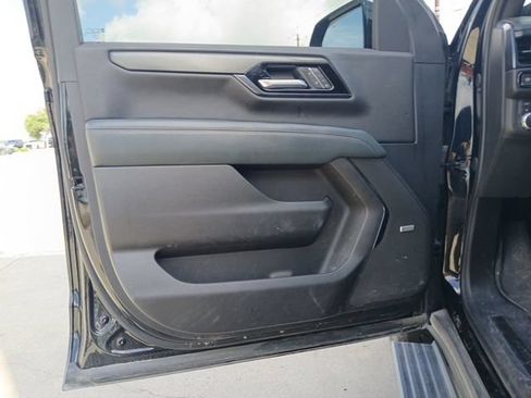 Used 2025 GMC Yukon AT4 w/ AT4 Premium Package AWD/4WD image 20
