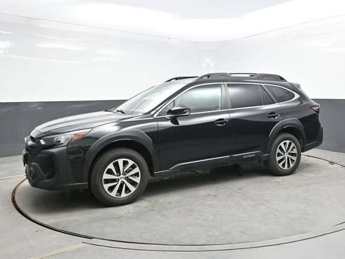 Used 2023 Subaru Outback Premium AWD/4WD image 3