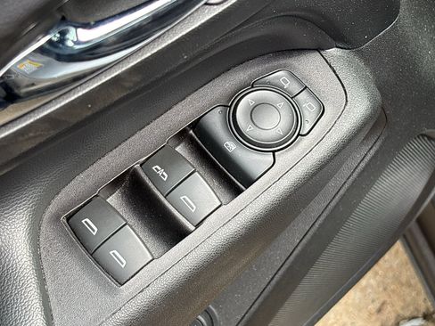 Used 2018 Chevrolet Equinox LT FWD image 14