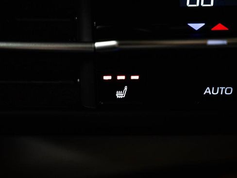 Used 2025 Toyota Sienna XLE FWD image 23