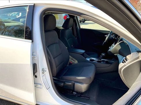 Used 2024 Chevrolet Malibu LT image 11