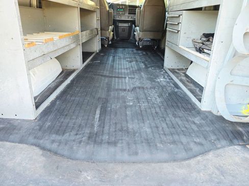 Used 2017 Chevrolet Express 2500 image 30