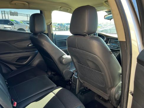Used 2021 Buick Encore Preferred FWD image 21