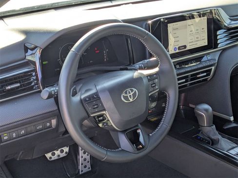 Used 2025 Toyota Camry SE image 14