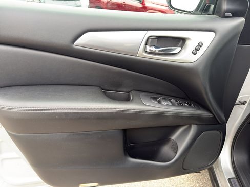 Certified 2020 Nissan Pathfinder SL image 13