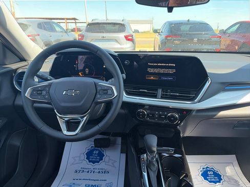New 2026 Chevrolet Trax LT w/ Midnight Edition FWD image 14