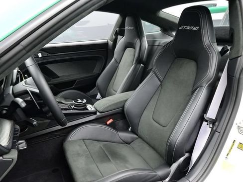 Certified 2025 Porsche 911 GT3 RS RWD image 5