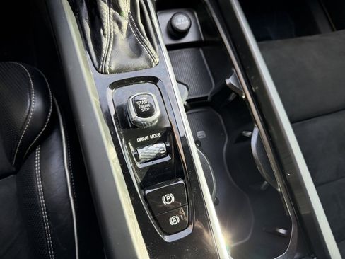 Used 2018 Volvo XC60 T6 R-Design w/ Convenience Package image 25