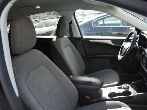 Used 2022 Ford Escape SE w/ SE Sport Appearance Package image 17