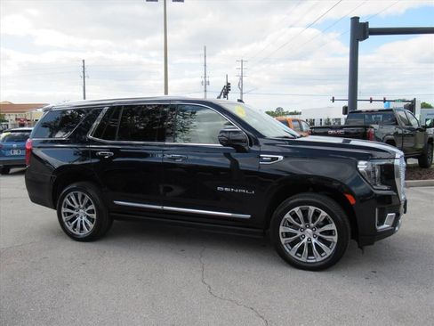 Used 2021 GMC Yukon Denali w/ Denali Premium Package AWD/4WD image 2