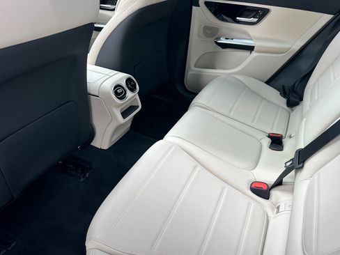 Used 2024 Mercedes-Benz GLC 300 4MATIC image 28