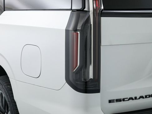 Used 2024 Cadillac Escalade ESV V w/ LPO, ONYX Package image 15