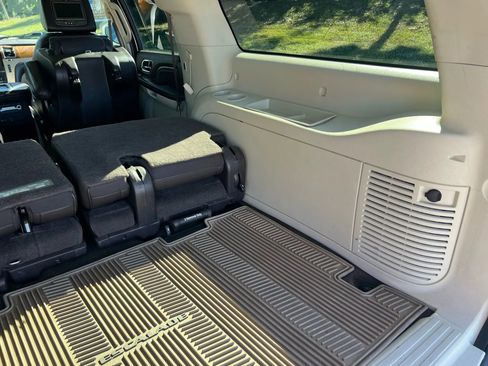 Used 2014 Cadillac Escalade ESV Platinum image 54