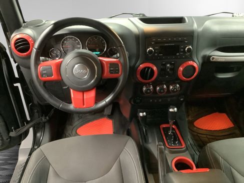 Used 2018 Jeep Wrangler Unlimited Sahara image 10