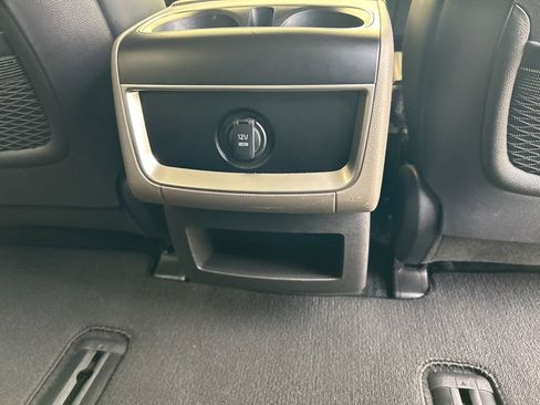 Used 2025 Kia Carnival EX image 36