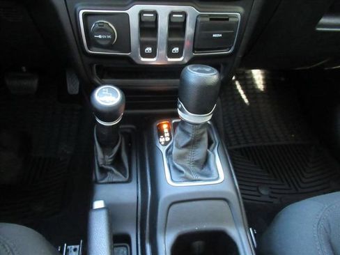 Used 2020 Jeep Wrangler Sport AWD/4WD image 24