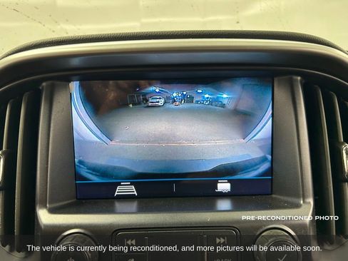 Used 2022 Chevrolet Colorado LT w/ LT Convenience Package image 19