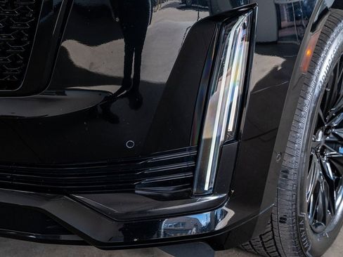 Used 2022 Cadillac Escalade Premium Luxury image 14