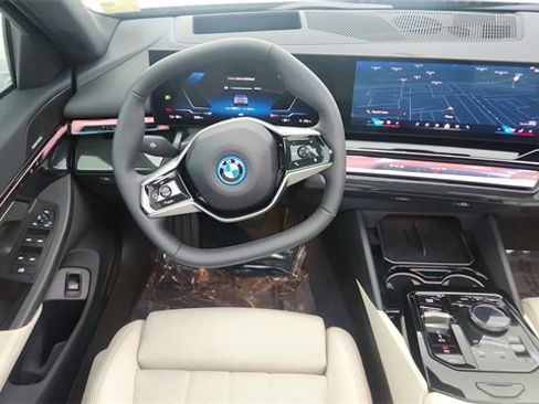 Used 2025 BMW i5 xDrive40 image 38