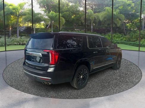 Used 2021 GMC Yukon XL Denali w/ Denali Premium Package AWD/4WD image 5