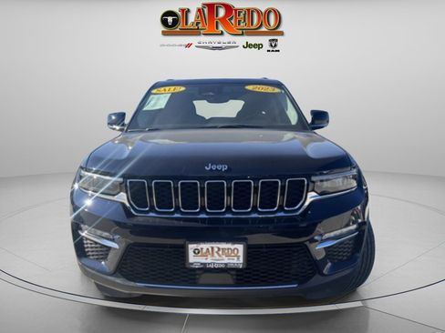 Used 2023 Jeep Grand Cherokee Limited image 2